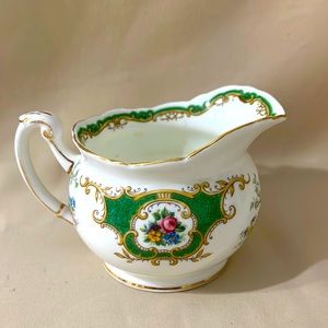 Broadway Foley England Green Mini Creamer  D1285